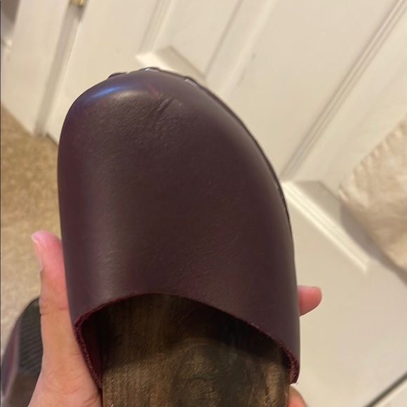 Lotta’s Swedish Clogs Low rise heel Eggplant/wine colored Leather and wood Clogs - Picture 5 of 6
